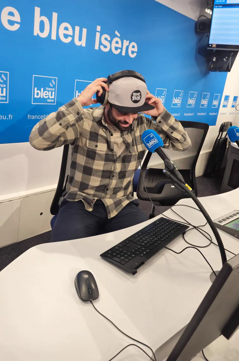 Nathan en interview radio sur France Bleu Isère